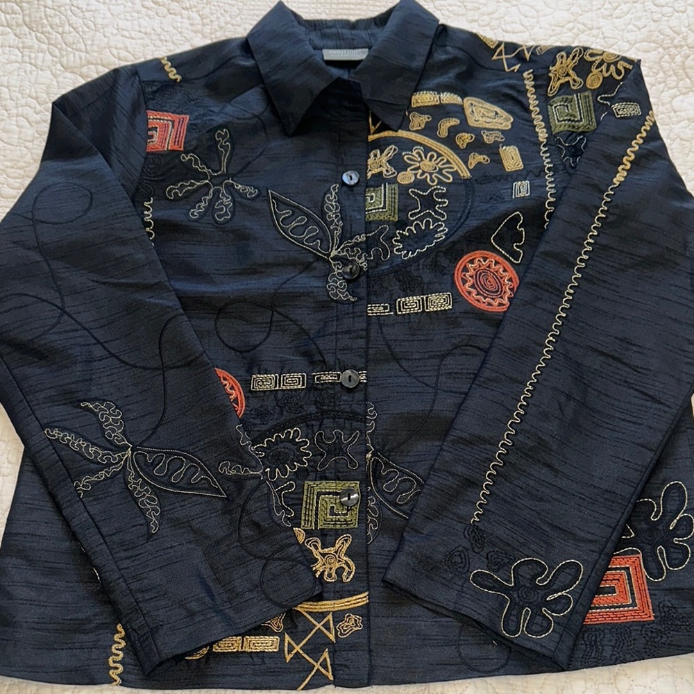 Elegant Black Blazer with Colorful Embroidery - Picture 7 of 10